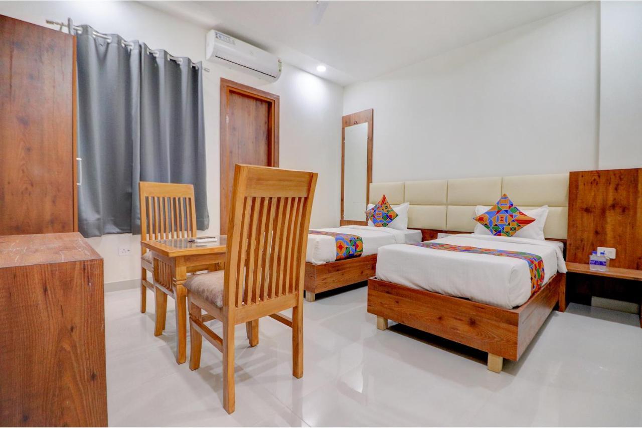 Fabexpress The Regalia Inn Lucknow Bagian luar foto